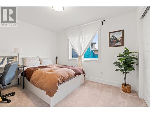 737 Patterson Avenue Unit# 2, Kelowna, BC - Indoor Photo Showing Bedroom