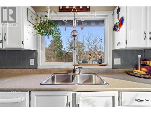 211 22 Street Ne, Salmon Arm, BC - Indoor Photo Showing Kitchen With Double Sink