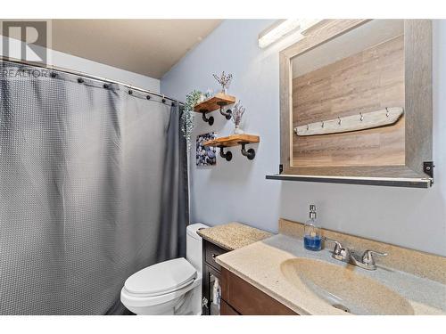 211 22 Street Ne, Salmon Arm, BC - Indoor Photo Showing Bathroom