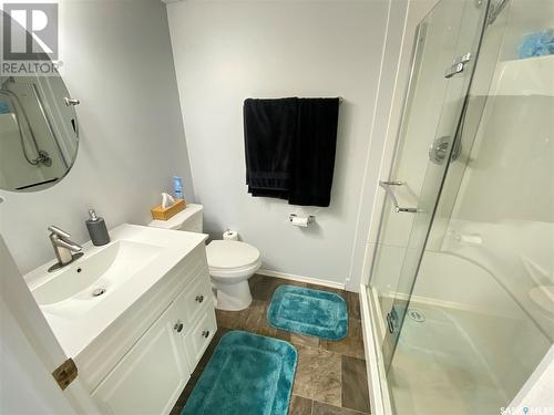 201 27 Erichsen Place, Yorkton, SK - Indoor Photo Showing Bathroom