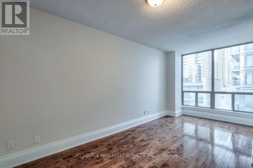 807 - 40 Scollard Street, Toronto, ON - Indoor Photo Showing Other Room