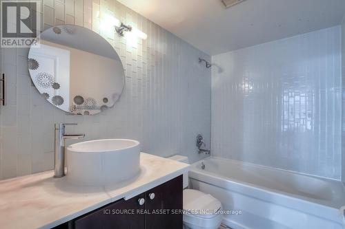 807 - 40 Scollard Street, Toronto, ON - Indoor Photo Showing Bathroom