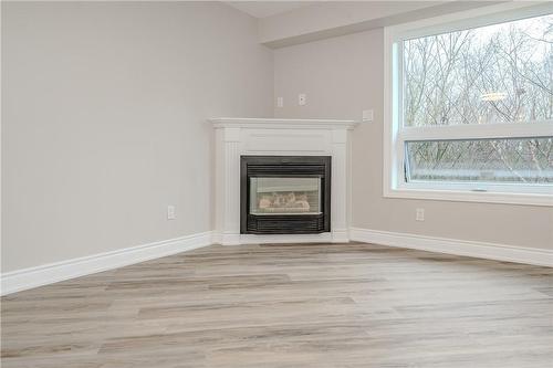 2110 Headon Road|Unit #25, Burlington, ON - Indoor Photo Showing Living Room With Fireplace