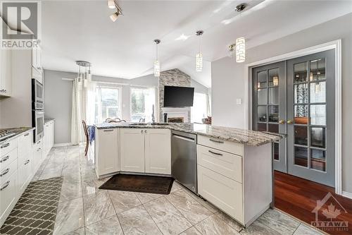 1018 Sheenboro Crescent, Ottawa, ON - Indoor Photo Showing Kitchen With Upgraded Kitchen