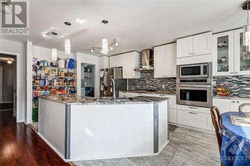 1018 Sheenboro Crescent, Ottawa, ON - Indoor Photo Showing Kitchen With Upgraded Kitchen