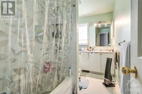 1018 Sheenboro Crescent, Ottawa, ON - Indoor Photo Showing Bathroom