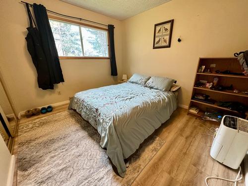 906 Innes Street, Nelson, BC - Indoor Photo Showing Bedroom