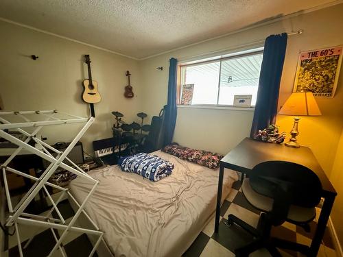 906 Innes Street, Nelson, BC - Indoor Photo Showing Bedroom