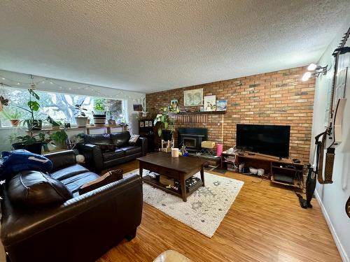 906 Innes Street, Nelson, BC - Indoor Photo Showing Living Room With Fireplace