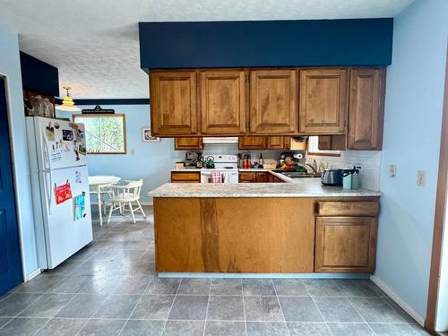 906 Innes Street, Nelson, BC - Indoor Photo Showing Kitchen