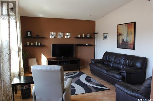 218 Carleton Drive, Saskatoon, SK - Indoor Photo Showing Living Room