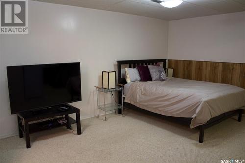 218 Carleton Drive, Saskatoon, SK - Indoor Photo Showing Bedroom