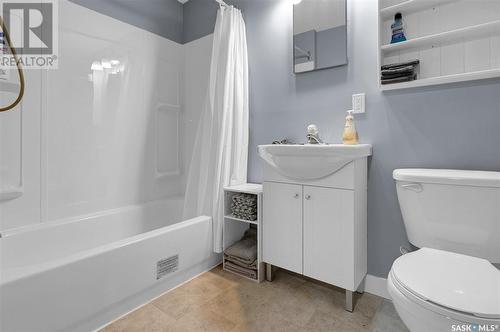 E 454 Fairford Street E, Moose Jaw, SK - Indoor Photo Showing Bathroom