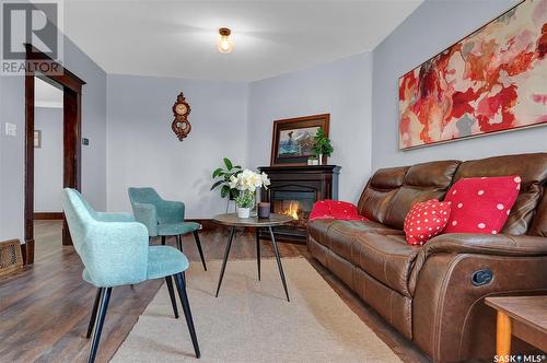 454 Fairford Street E, Moose Jaw, SK - Indoor Photo Showing Living Room
