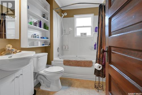454 Fairford Street E, Moose Jaw, SK - Indoor Photo Showing Bathroom