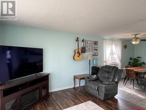9229 6 Street, Dawson Creek, BC - Indoor Photo Showing Living Room