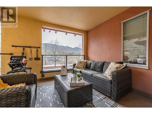 7600 Cottonwood Drive Unit# 206, Osoyoos, BC -  Photo Showing Living Room
