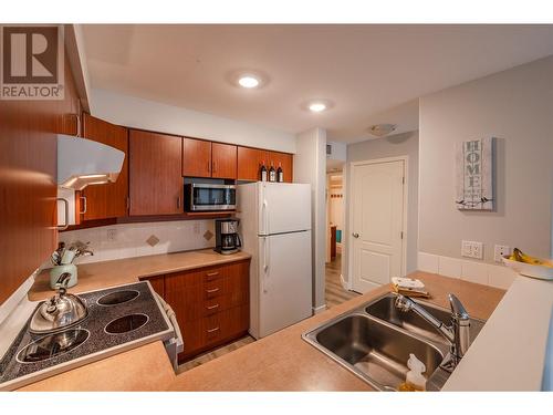 7600 Cottonwood Drive Unit# 206, Osoyoos, BC - Indoor Photo Showing Kitchen With Double Sink