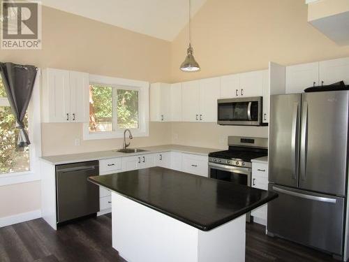 7312 Highway 101, Powell River, BC - Indoor Photo Showing Kitchen