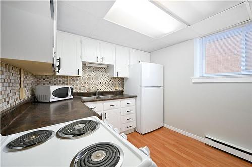1347 Lakeshore Road|Unit #25, Burlington, ON - Indoor Photo Showing Kitchen With Double Sink
