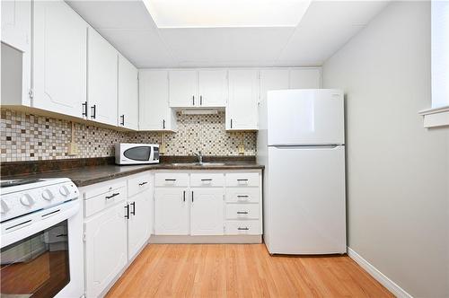 1347 Lakeshore Road|Unit #25, Burlington, ON - Indoor Photo Showing Kitchen With Double Sink