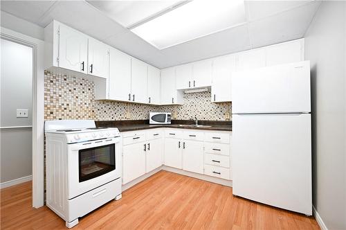 1347 Lakeshore Road|Unit #25, Burlington, ON - Indoor Photo Showing Kitchen