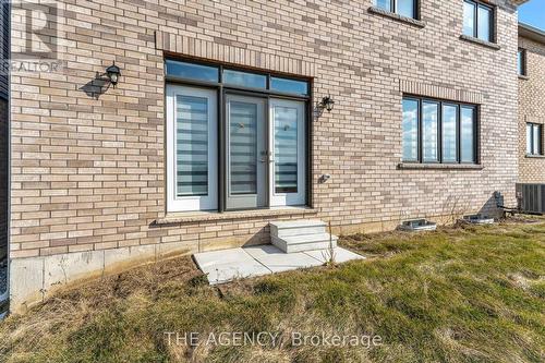 33 Bee Cres, Brantford, ON - Outdoor With Exterior