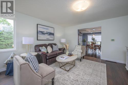 2578 Jenedere Court, London, ON - Indoor Photo Showing Living Room