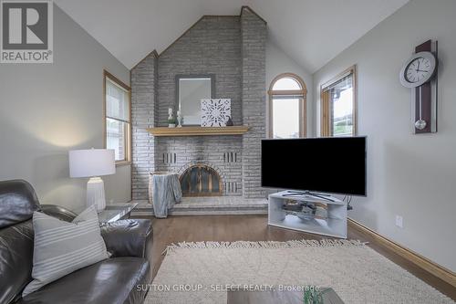 2578 Jenedere Crt, London, ON - Indoor Photo Showing Living Room With Fireplace