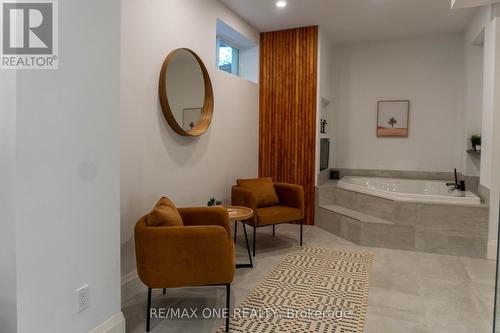 64 Ravina Cres, Hamilton, ON - Indoor Photo Showing Bathroom