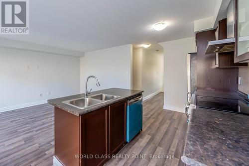 8542 Nightshade Street, Niagara Falls, ON - Indoor Photo Showing Kitchen With Double Sink