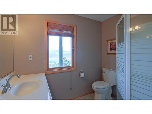 6488 Farmers Drive, Kelowna, BC - Indoor Photo Showing Bathroom