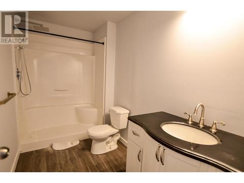 6500 15 Avenue Sw Unit# 7, Salmon Arm, BC - Indoor Photo Showing Bathroom