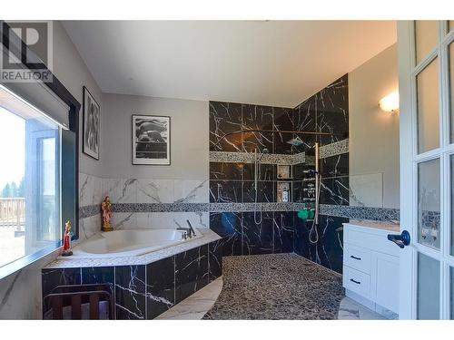 6500 15 Avenue Sw Unit# 7, Salmon Arm, BC - Indoor Photo Showing Bathroom