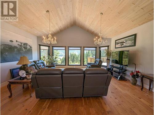 6500 15 Avenue Sw Unit# 7, Salmon Arm, BC - Indoor Photo Showing Living Room