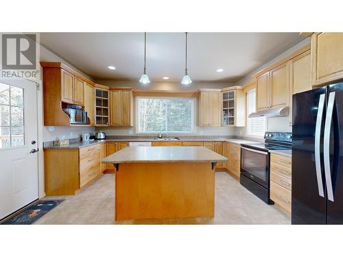 6399 Moose Point Drive, 70 Mile House, BC - Indoor Photo Showing Kitchen