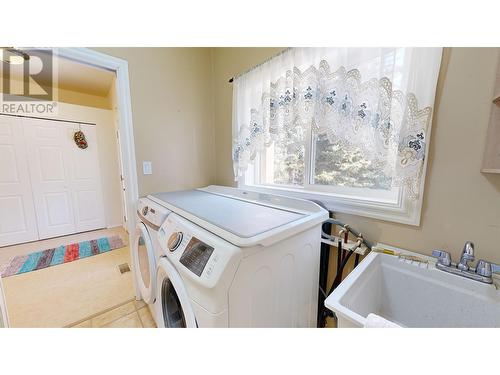 6399 Moose Point Drive, 70 Mile House, BC - Indoor Photo Showing Laundry Room