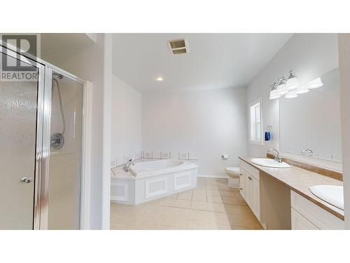 6399 Moose Point Drive, 70 Mile House, BC - Indoor Photo Showing Bathroom