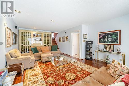 15 Eldorado Crt, Toronto, ON - Indoor Photo Showing Living Room