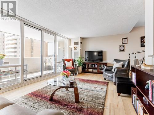 #805 -270 Scarlett Rd, Toronto, ON - Indoor Photo Showing Living Room