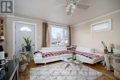 11 Wilkins St, Belleville, ON - Indoor Photo Showing Living Room