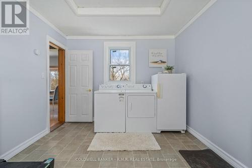 36 Bond St E, Kawartha Lakes, ON - Indoor Photo Showing Laundry Room
