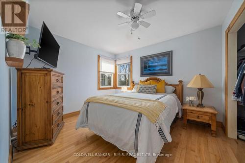 36 Bond St E, Kawartha Lakes, ON - Indoor Photo Showing Bedroom