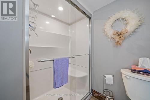 36 Bond Street E, Kawartha Lakes, ON - Indoor Photo Showing Bathroom