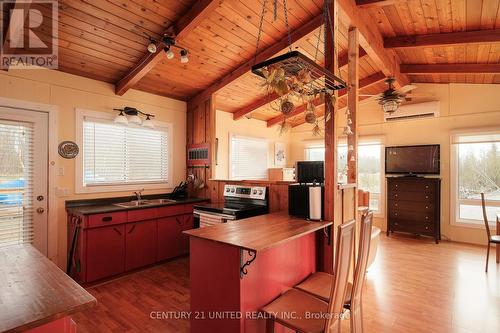 101 Rollie'S Bay Rd, Curve Lake First Nation 35, ON - Indoor Photo Showing Kitchen With Double Sink