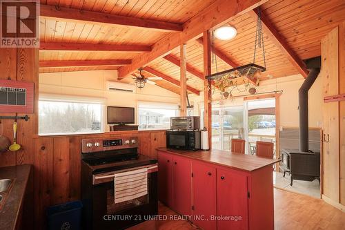 101 Rollie'S Bay Rd, Curve Lake First Nation 35, ON - Indoor Photo Showing Kitchen