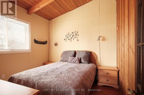 101 Rollie'S Bay Rd, Curve Lake First Nation 35, ON - Indoor Photo Showing Bedroom