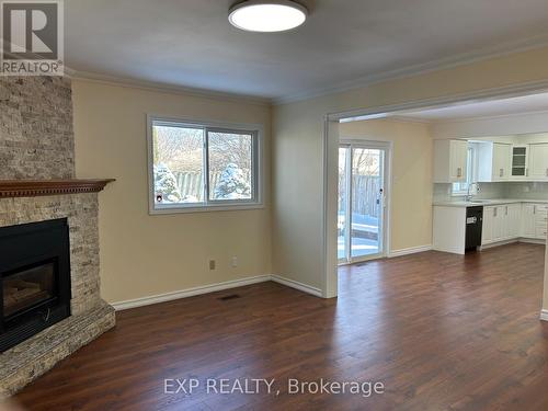 460 Grove St E, Barrie, ON - Indoor Photo Showing Living Room With Fireplace