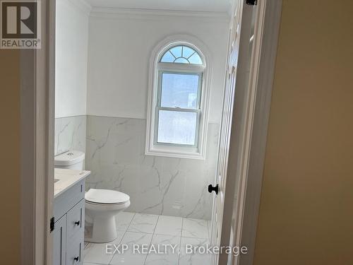 460 Grove St E, Barrie, ON - Indoor Photo Showing Bathroom
