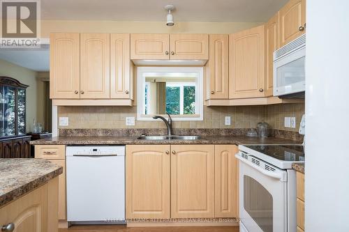 30 Illinois Cres, Wasaga Beach, ON - Indoor Photo Showing Kitchen With Double Sink